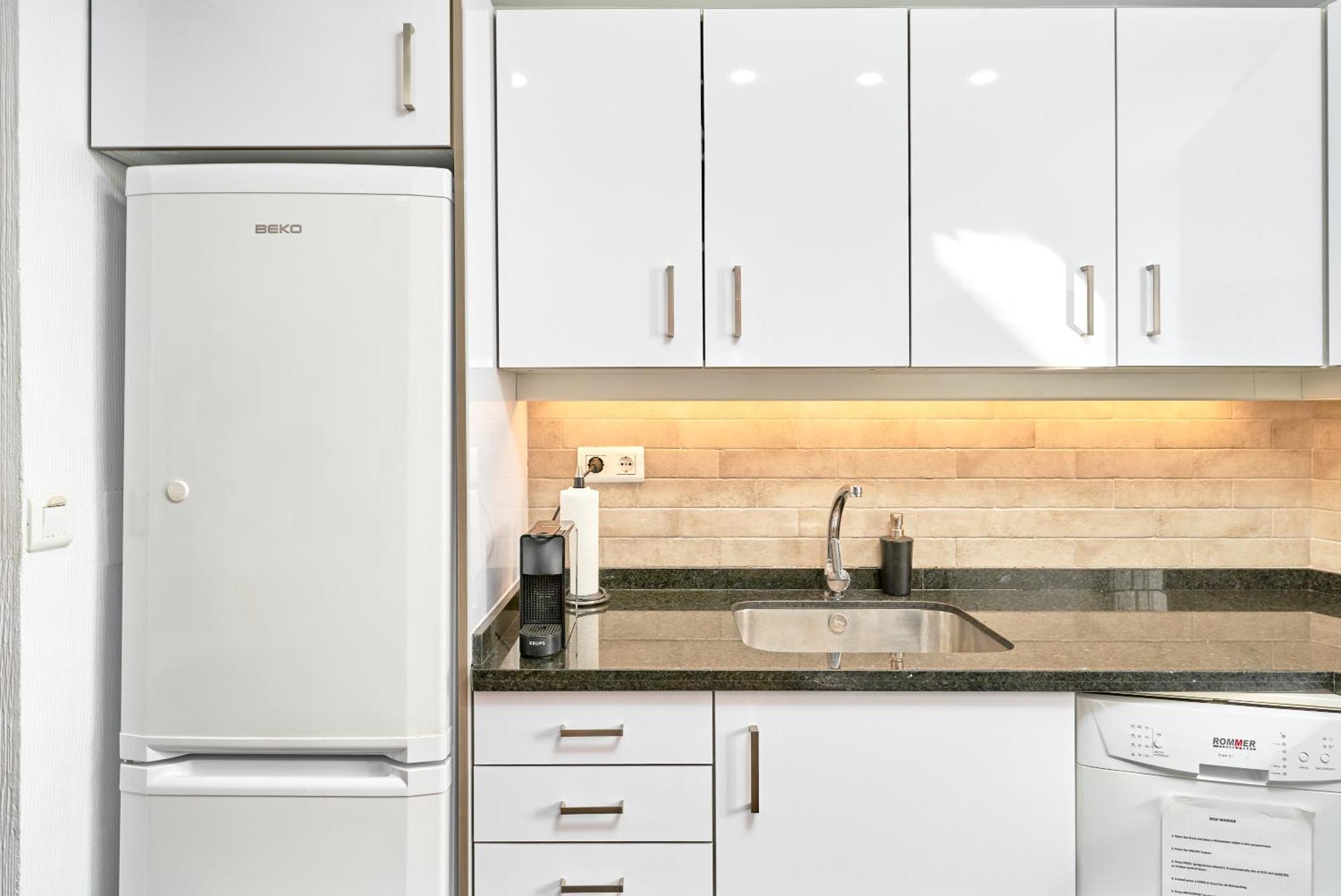 شقة Spectacular Sea Views, 2 Bed,2 Bath نيرخا المظهر الخارجي الصورة