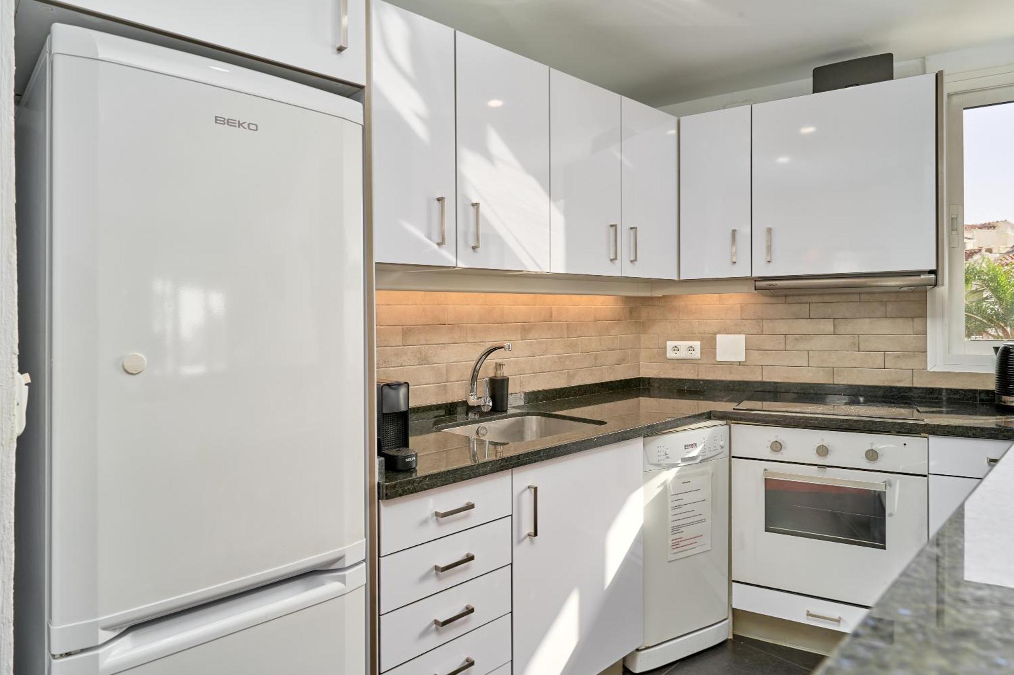 شقة Spectacular Sea Views, 2 Bed,2 Bath نيرخا المظهر الخارجي الصورة